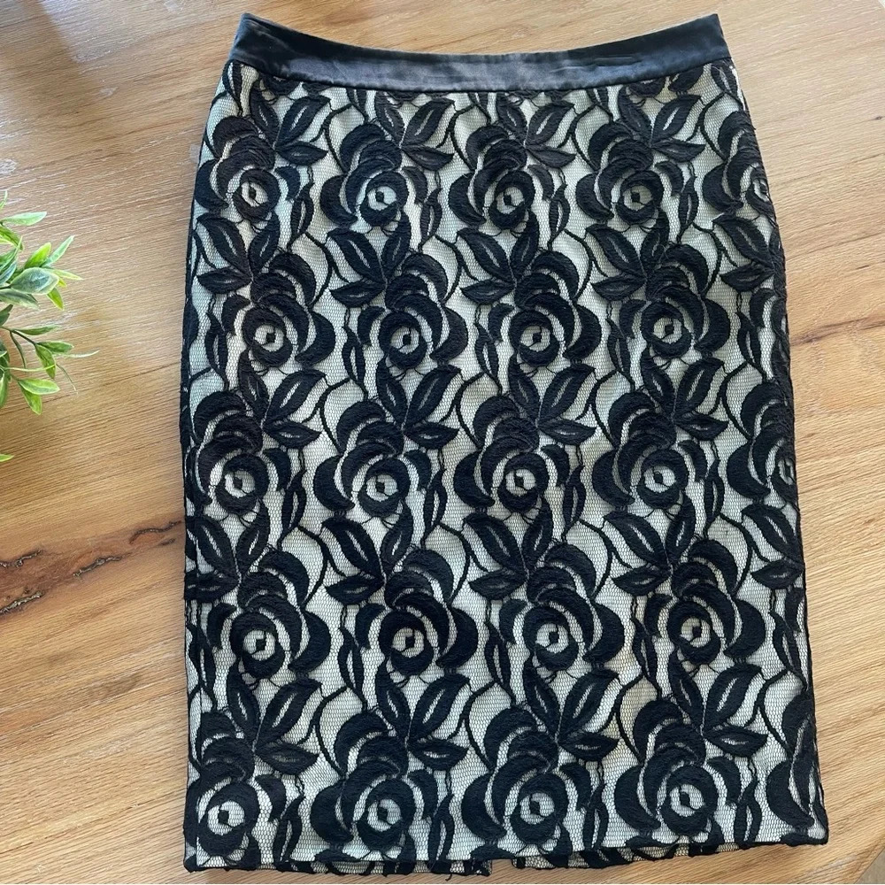 Ann Taylor 6 Black White Lace Pencil Knee Length Skirt Formal Cocktail Business